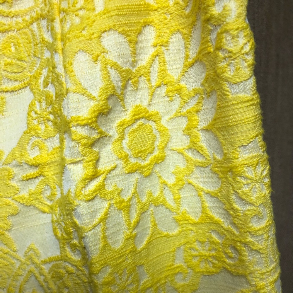 Beautiful yellow damask pants. Poppin hot.